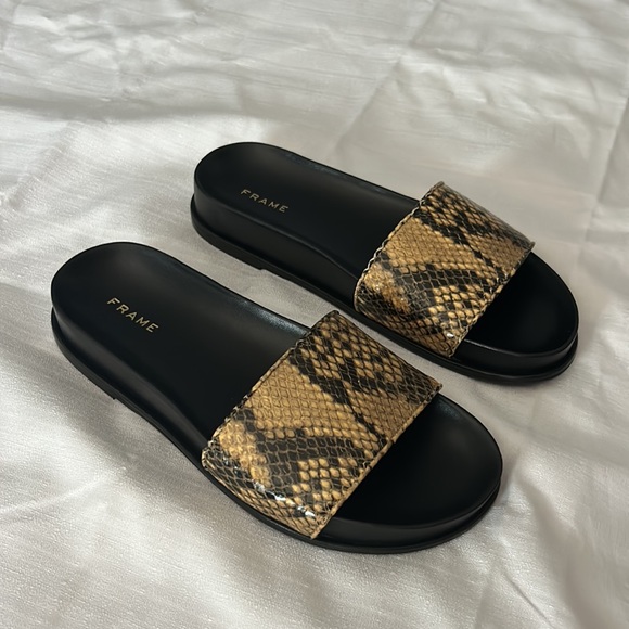 Frame Le Osborne Python-Embossed Leather Slides - Picture 9 of 11